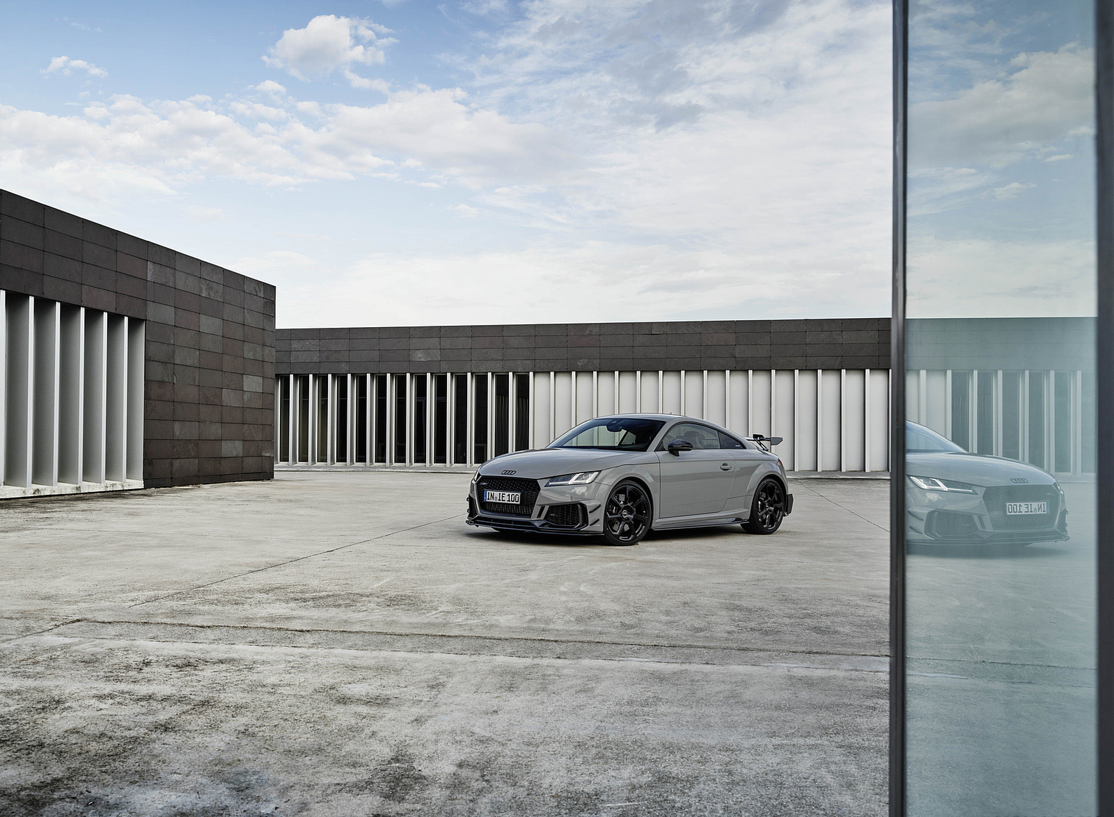 2023 Audi TT RS Coupé Iconic Edition (Color: Nardo Grey) Front Three-Quarter Wallpapers #67 of 105