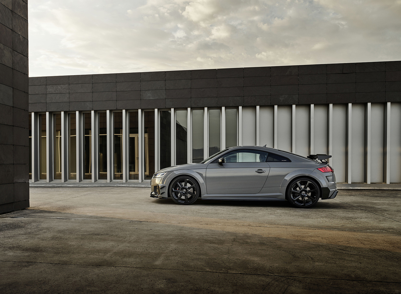 2023 Audi TT RS Coupé Iconic Edition (Color: Nardo Grey) Side Wallpapers #57 of 105
