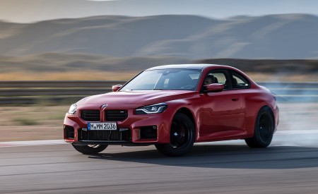 2023 BMW M2 Front Three-Quarter Wallpapers 450x275 (3)