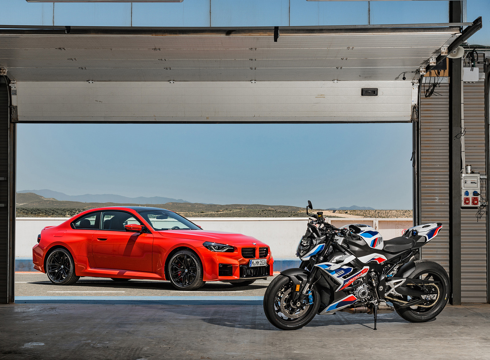2023 BMW M2 and BMW M 1000 R Wallpapers #203 of 213