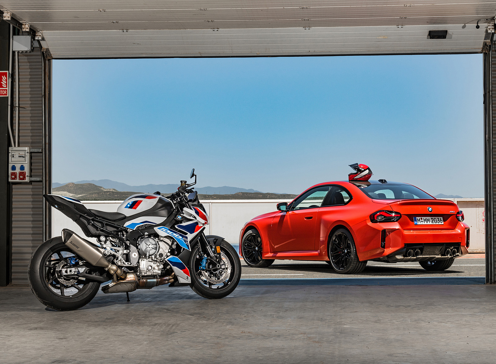 2023 BMW M2 and BMW M 1000 R Wallpapers #195 of 213