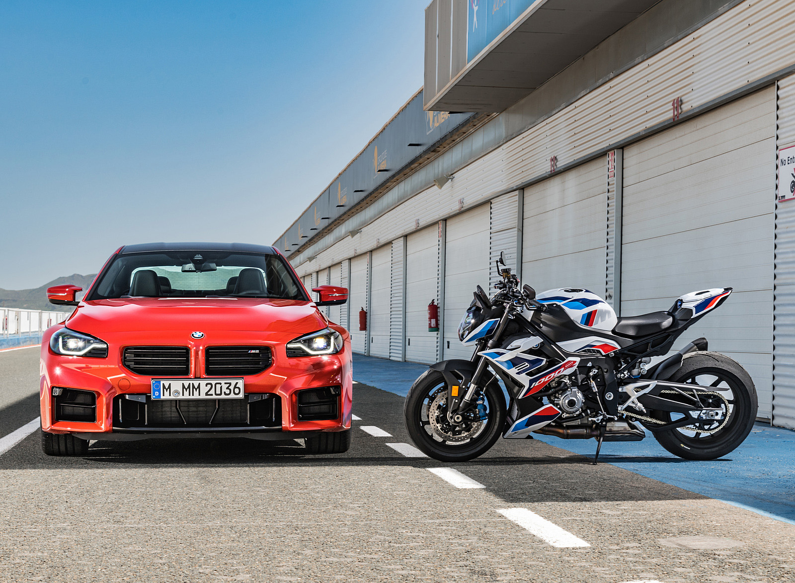 2023 BMW M2 and BMW M 1000 R Wallpapers #189 of 213
