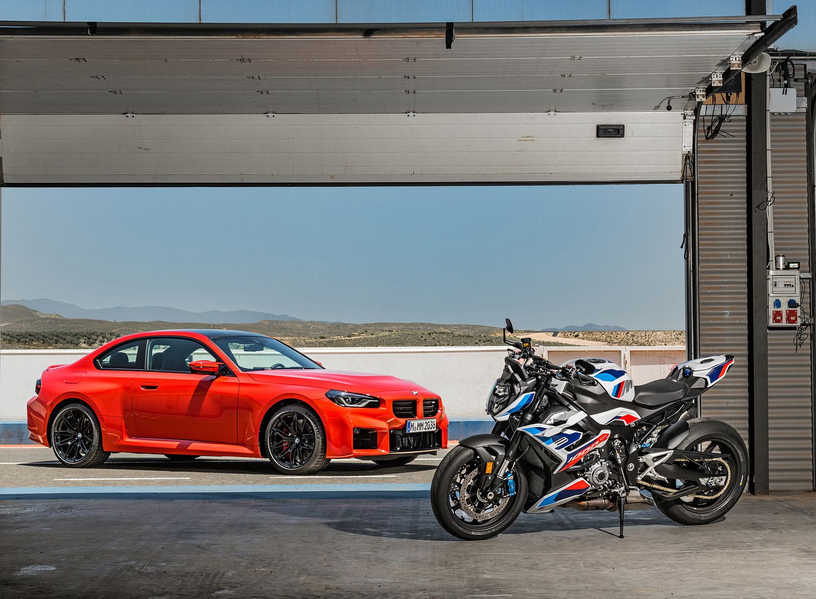 2023 BMW M2 and BMW M 1000 R Wallpapers #190 of 213