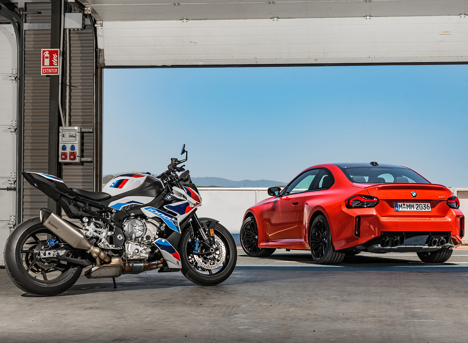 2023 BMW M2 and BMW M 1000 R Wallpapers #199 of 213