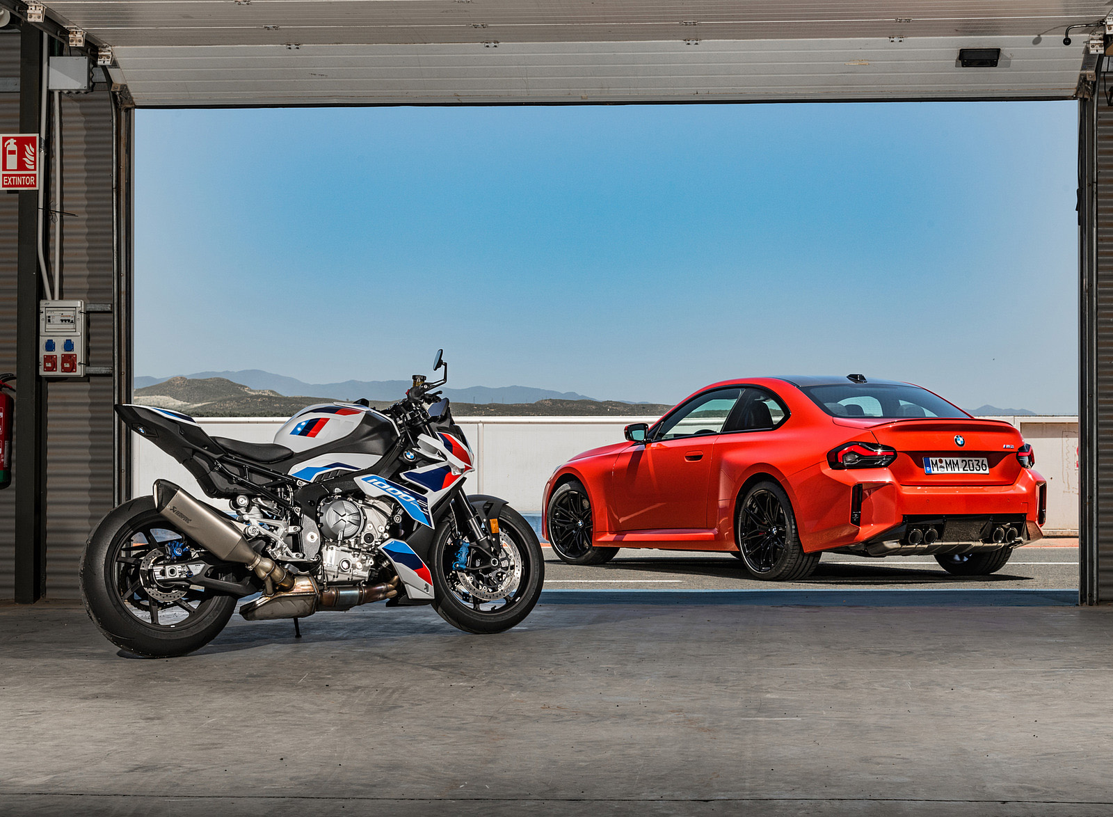 2023 BMW M2 and BMW M 1000 R Wallpapers #200 of 213