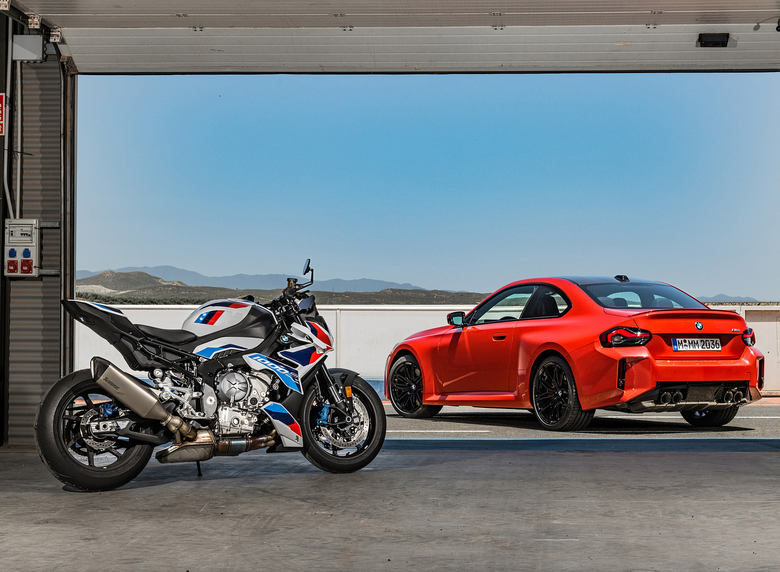 2023 BMW M2 and BMW M 1000 R Wallpapers #201 of 213