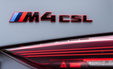 2023 BMW M4 CSL (UK-Spec) Badge Wallpapers 450x275 (27)