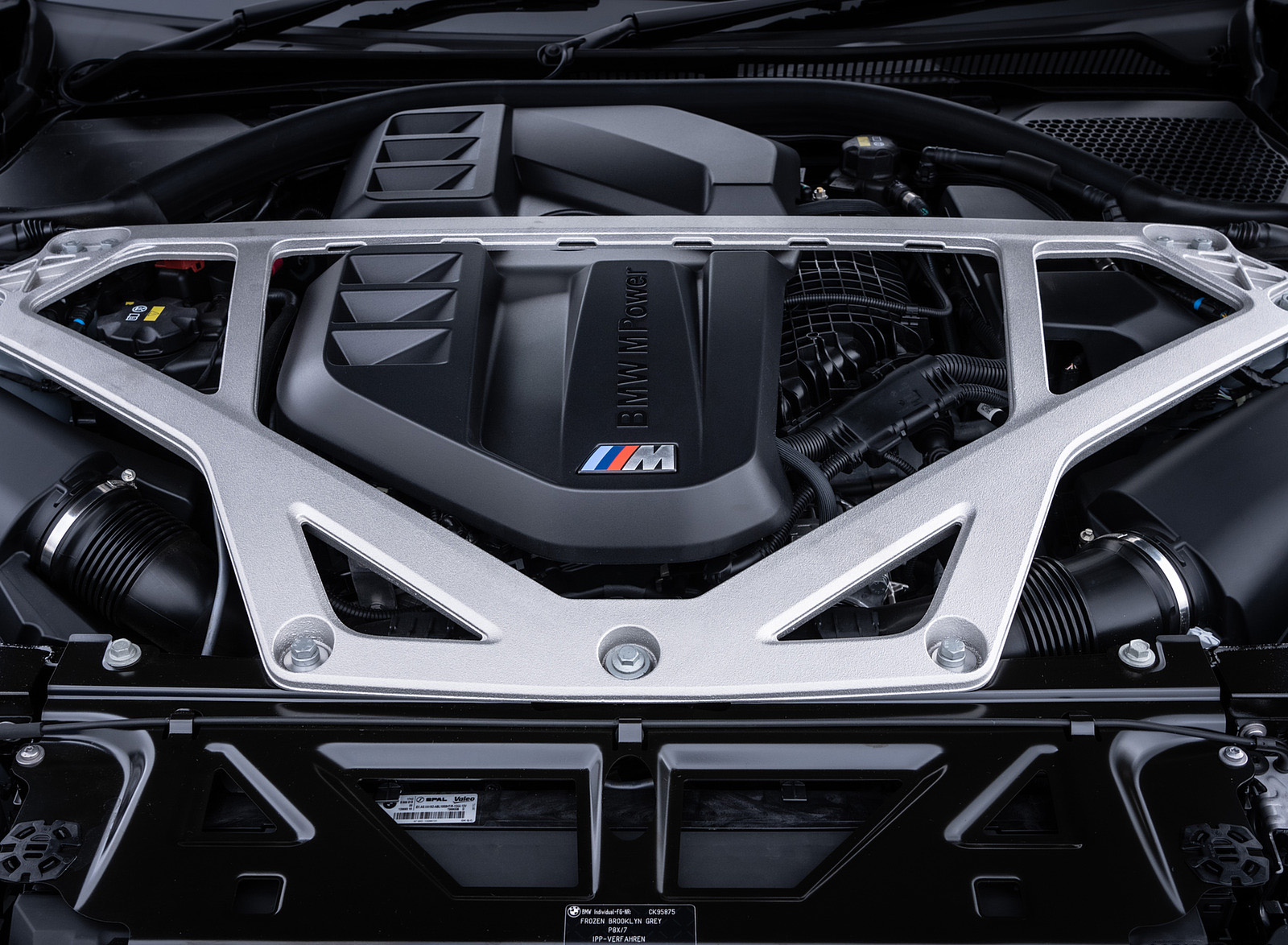 2023 BMW M4 CSL (UK-Spec) Engine Wallpapers #29 of 46