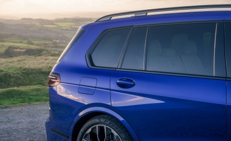 2023 BMW X7 M60i xDrive (UK-Spec) Detail Wallpapers 450x275 (10)