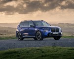 2023 BMW X7 M60i xDrive (UK-Spec) Front Three-Quarter Wallpapers 150x120 (2)