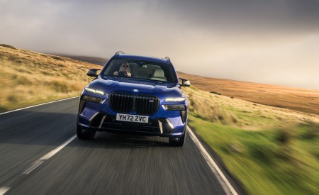 2023 BMW X7 M60i xDrive (UK-Spec) Front Wallpapers 450x275 (6)