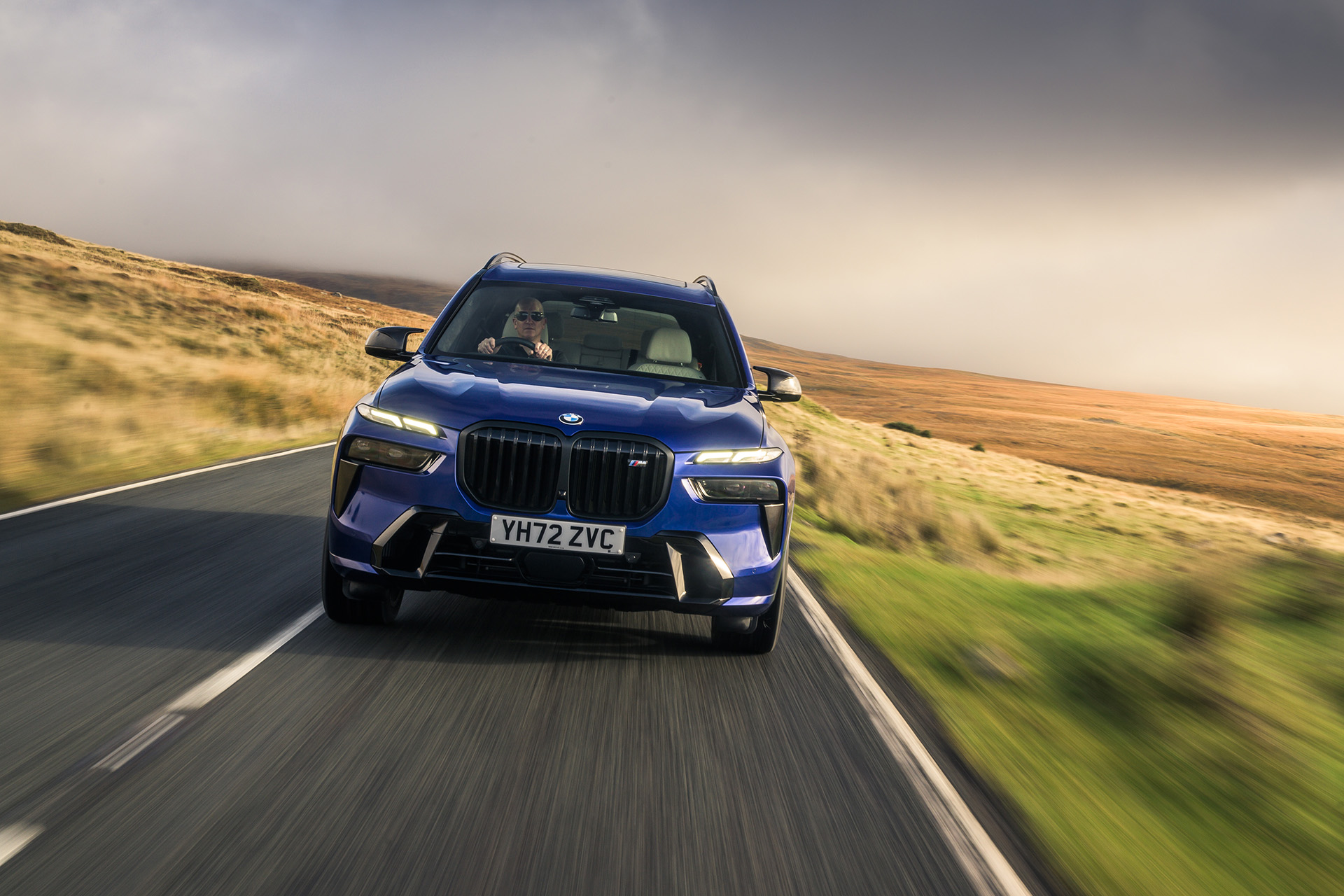 2023 BMW X7 M60i xDrive (UK-Spec) Front Wallpapers (6)