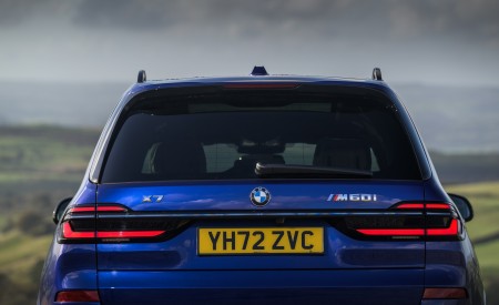 2023 BMW X7 M60i xDrive (UK-Spec) Rear Wallpapers 450x275 (11)