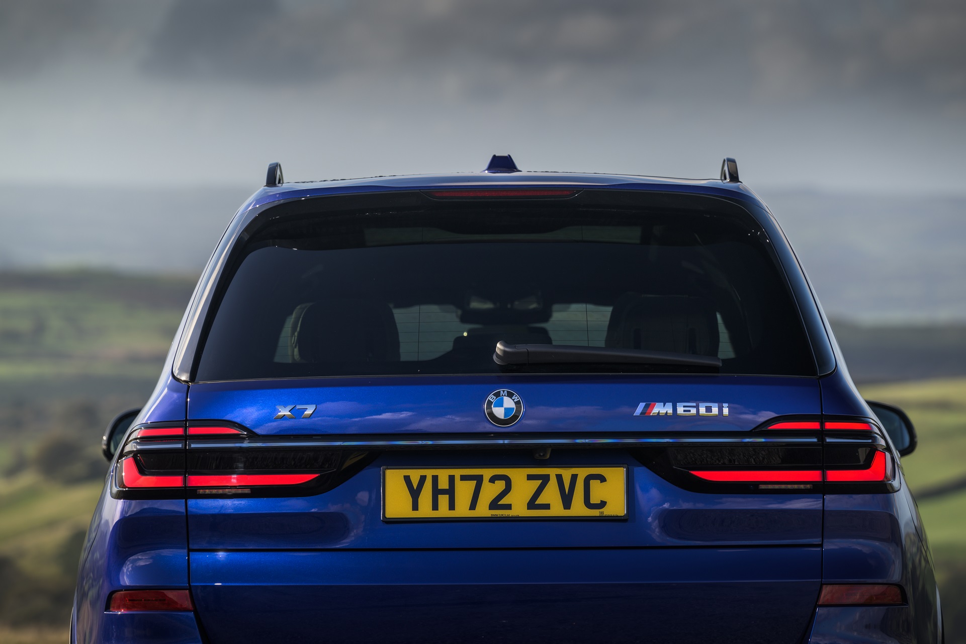2023 BMW X7 M60i xDrive (UK-Spec) Rear Wallpapers #11 of 18