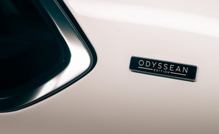 2023 Bentley Bentayga Odyssean Edition Badge Wallpapers 450x275 (7)