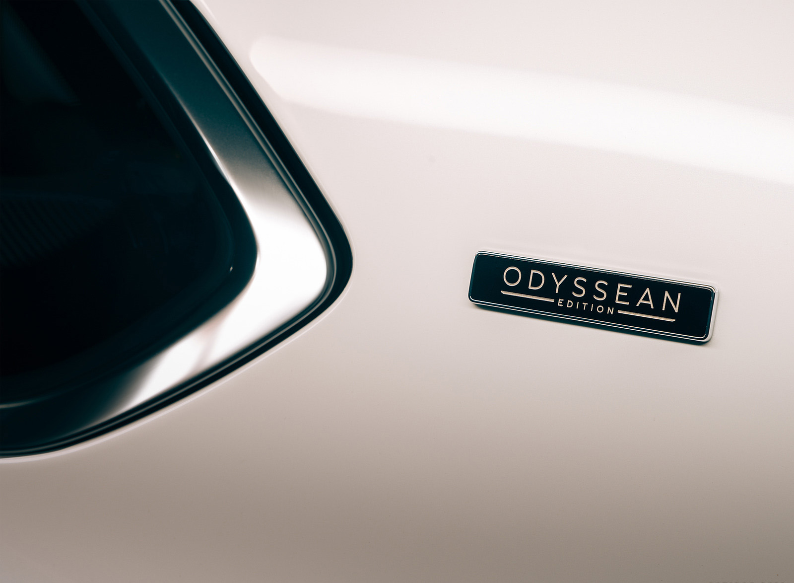 2023 Bentley Bentayga Odyssean Edition Badge Wallpapers (7)