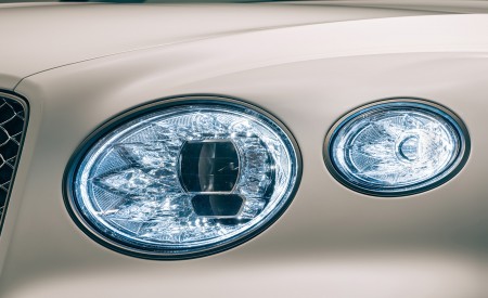 2023 Bentley Bentayga Odyssean Edition Headlight Wallpapers 450x275 (4)