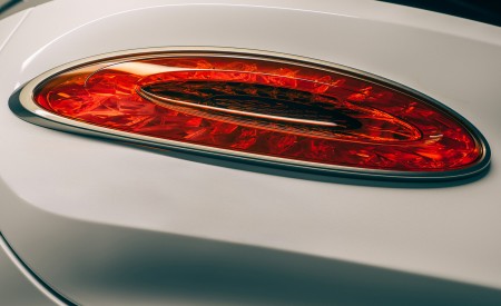 2023 Bentley Bentayga Odyssean Edition Tail Light Wallpapers 450x275 (8)