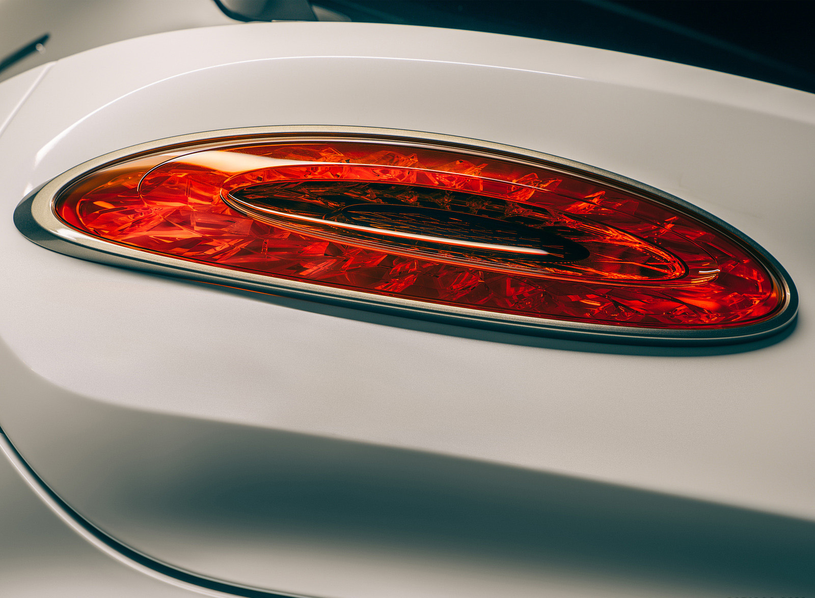 2023 Bentley Bentayga Odyssean Edition Tail Light Wallpapers (8)