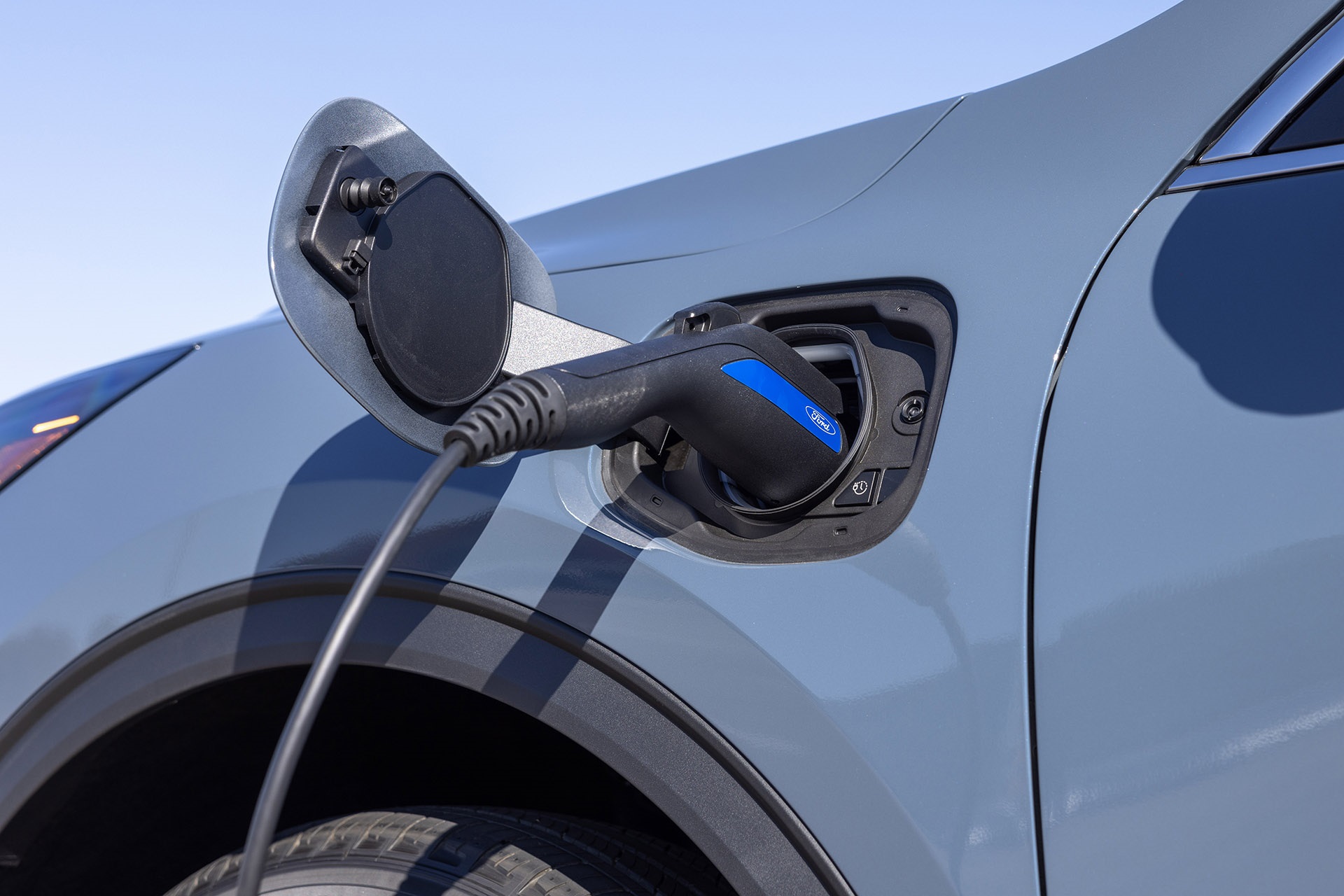 2023 Ford Escape Plug-In Hybrid Charging Connector Wallpapers (8)