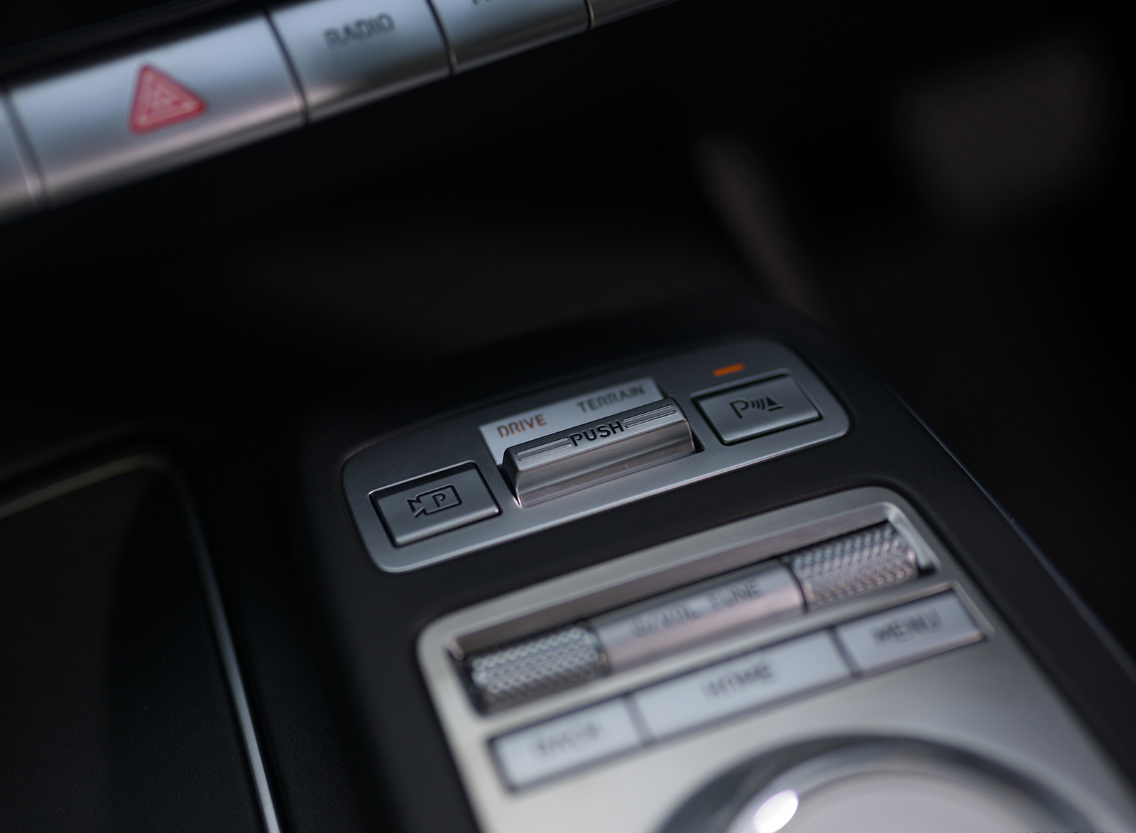 2023 Genesis Electrified GV70 (UK-Spec) Central Console Wallpapers #89 of 106