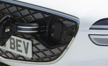 2023 Genesis Electrified GV70 (UK-Spec) Charging Connector Wallpapers 450x275 (33)