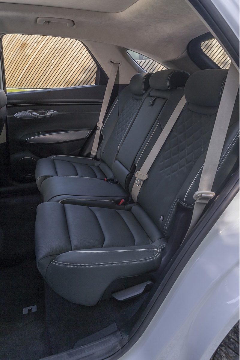 2023 Genesis Electrified GV70 (UK-Spec) Interior Rear Seats Wallpapers #60 of 106