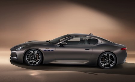 2023 Maserati GranTurismo Folgore Side Wallpapers 450x275 (5)