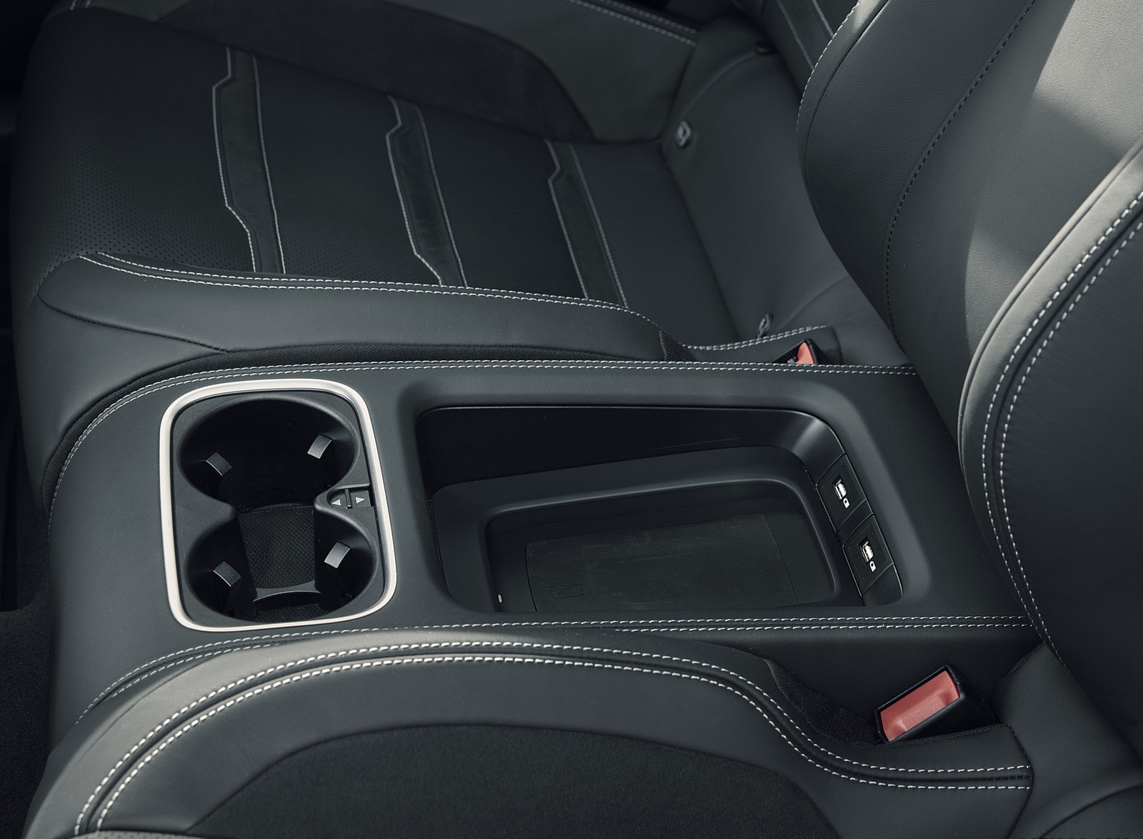 2023 Mercedes-AMG GT 63 S E Performance 4-door (UK-Spec) Interior Detail Wallpapers #37 of 40