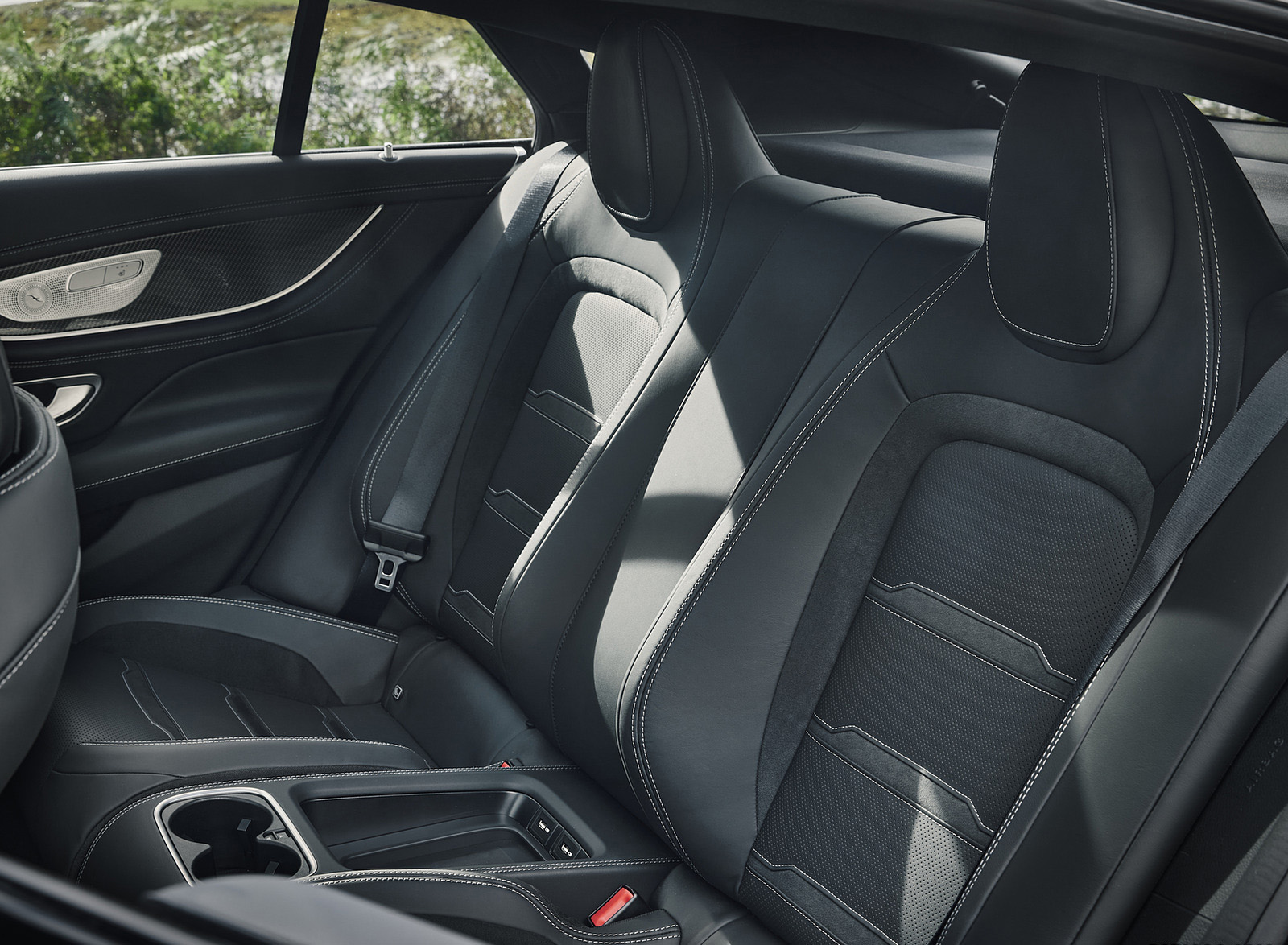2023 Mercedes-AMG GT 63 S E Performance 4-door (UK-Spec) Interior Rear Seats Wallpapers #38 of 40