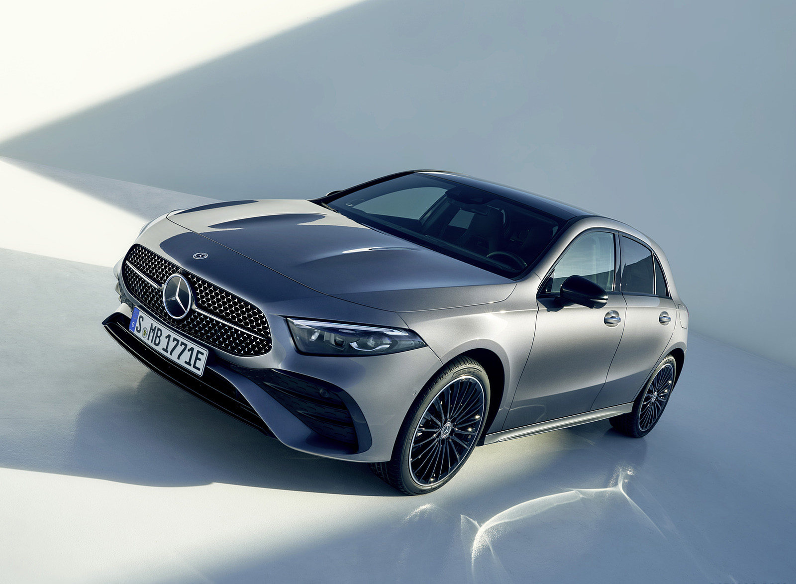 2023 Mercedes-Benz A-Class A 250 e Hatchback AMG Line (Color: Mountain Grey) Front Three-Quarter Wallpapers (5)