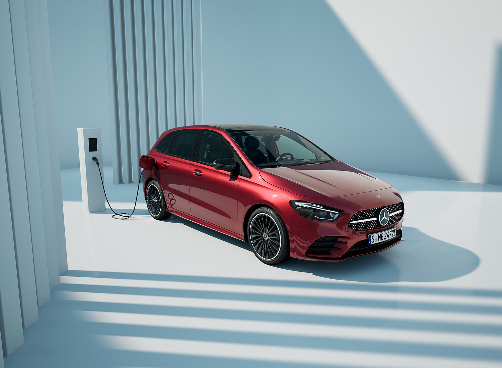2023 Mercedes-Benz B-Class B 250 e (Color: Patagonia Red MANUFAKTUR) Front Three-Quarter Wallpapers (2)