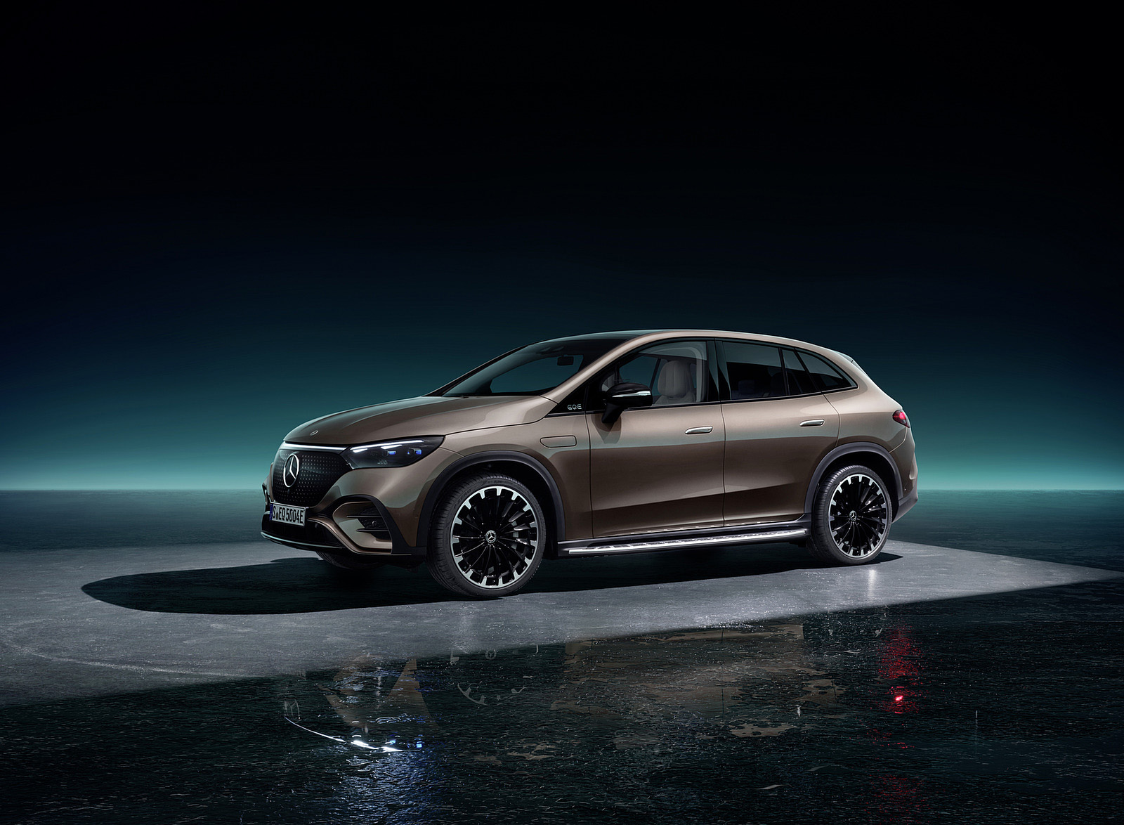 2023 Mercedes-Benz EQE SUV AMG Line Night Package (Color: Velvet Brown Metallic) Front Three-Quarter Wallpapers #39 of 52