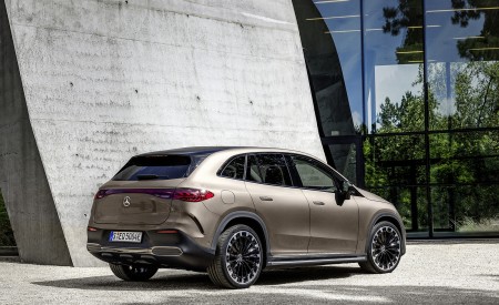 2023 Mercedes-Benz EQE SUV AMG Line Night Package (Color: Velvet Brown Metallic) Rear Three-Quarter Wallpapers 450x275 (26)