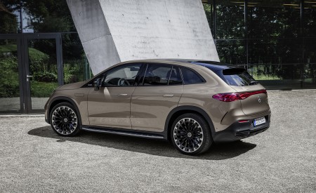 2023 Mercedes-Benz EQE SUV AMG Line Night Package (Color: Velvet Brown Metallic) Rear Three-Quarter Wallpapers 450x275 (27)