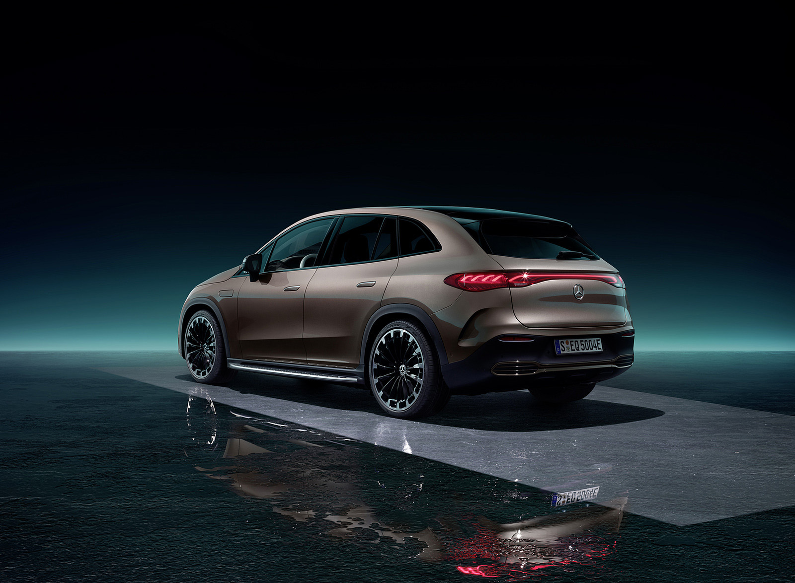 2023 Mercedes-Benz EQE SUV AMG Line Night Package (Color: Velvet Brown Metallic) Rear Three-Quarter Wallpapers #42 of 52