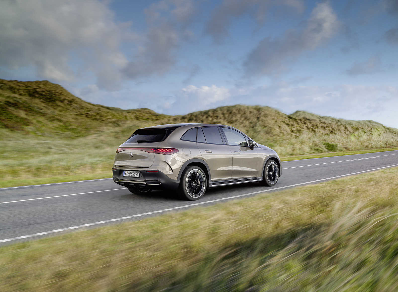 2023 Mercedes-Benz EQE SUV AMG Line Night Package (Color: Velvet Brown Metallic) Rear Three-Quarter Wallpapers (8)