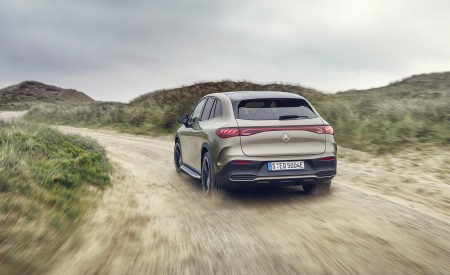 2023 Mercedes-Benz EQE SUV AMG Line Night Package (Color: Velvet Brown Metallic) Rear Wallpapers 450x275 (14)