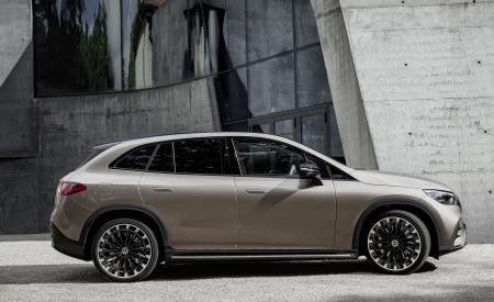 2023 Mercedes-Benz EQE SUV AMG Line Night Package (Color: Velvet Brown Metallic) Side Wallpapers  450x275 (21)