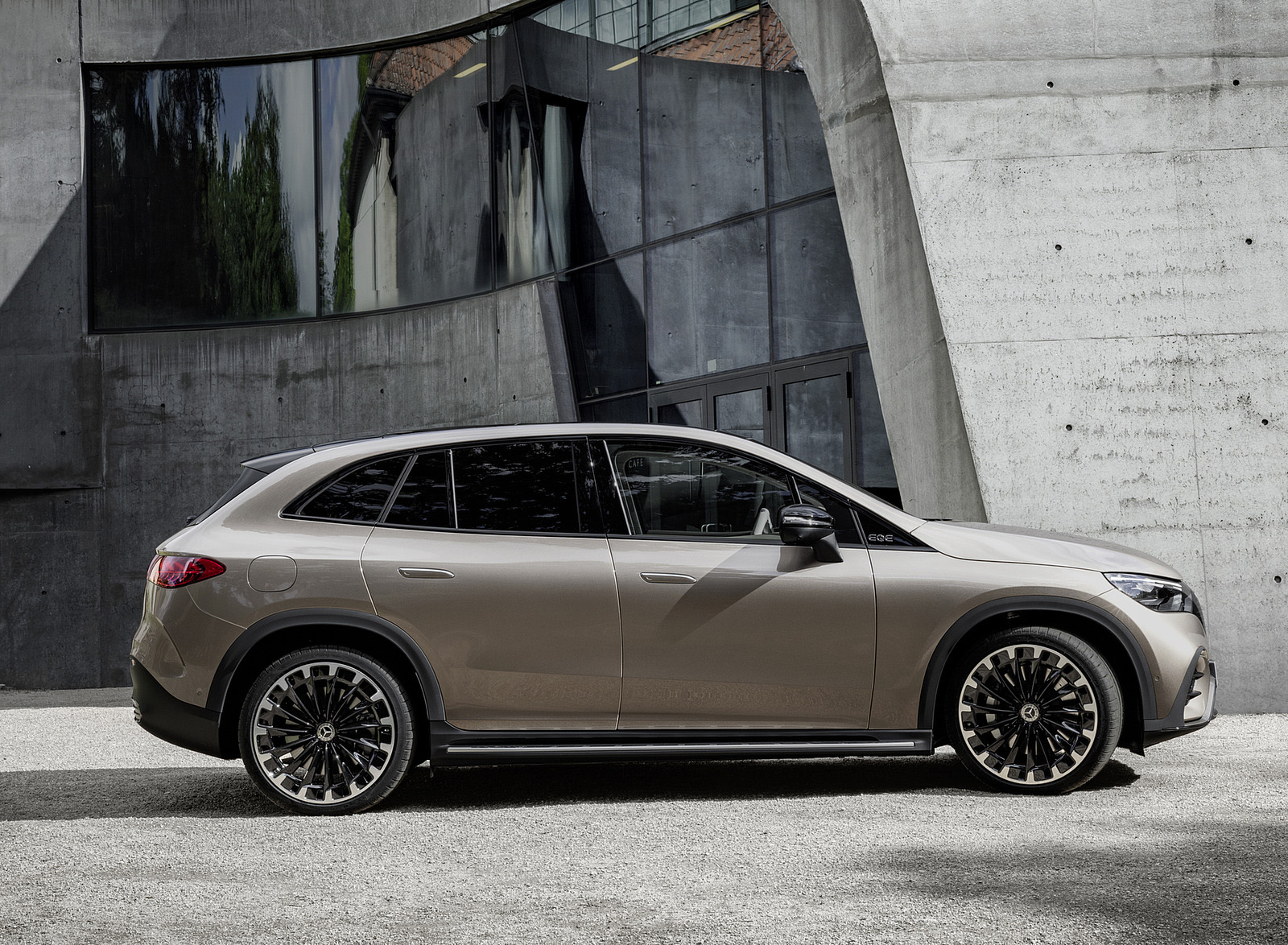 2023 Mercedes-Benz EQE SUV AMG Line Night Package (Color: Velvet Brown Metallic) Side Wallpapers  #21 of 52