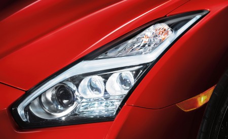 2023 Nissan GT-R Headlight Wallpapers 450x275 (4)
