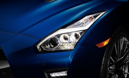 2023 Nissan GT-R Headlight Wallpapers 450x275 (5)