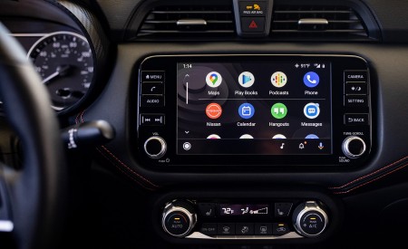 2023 Nissan Versa Central Console Wallpapers 450x275 (30)