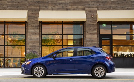 2023 Toyota Corolla Hatchback SE (Color: Blue Crush Metallic) Side Wallpapers 450x275 (10)