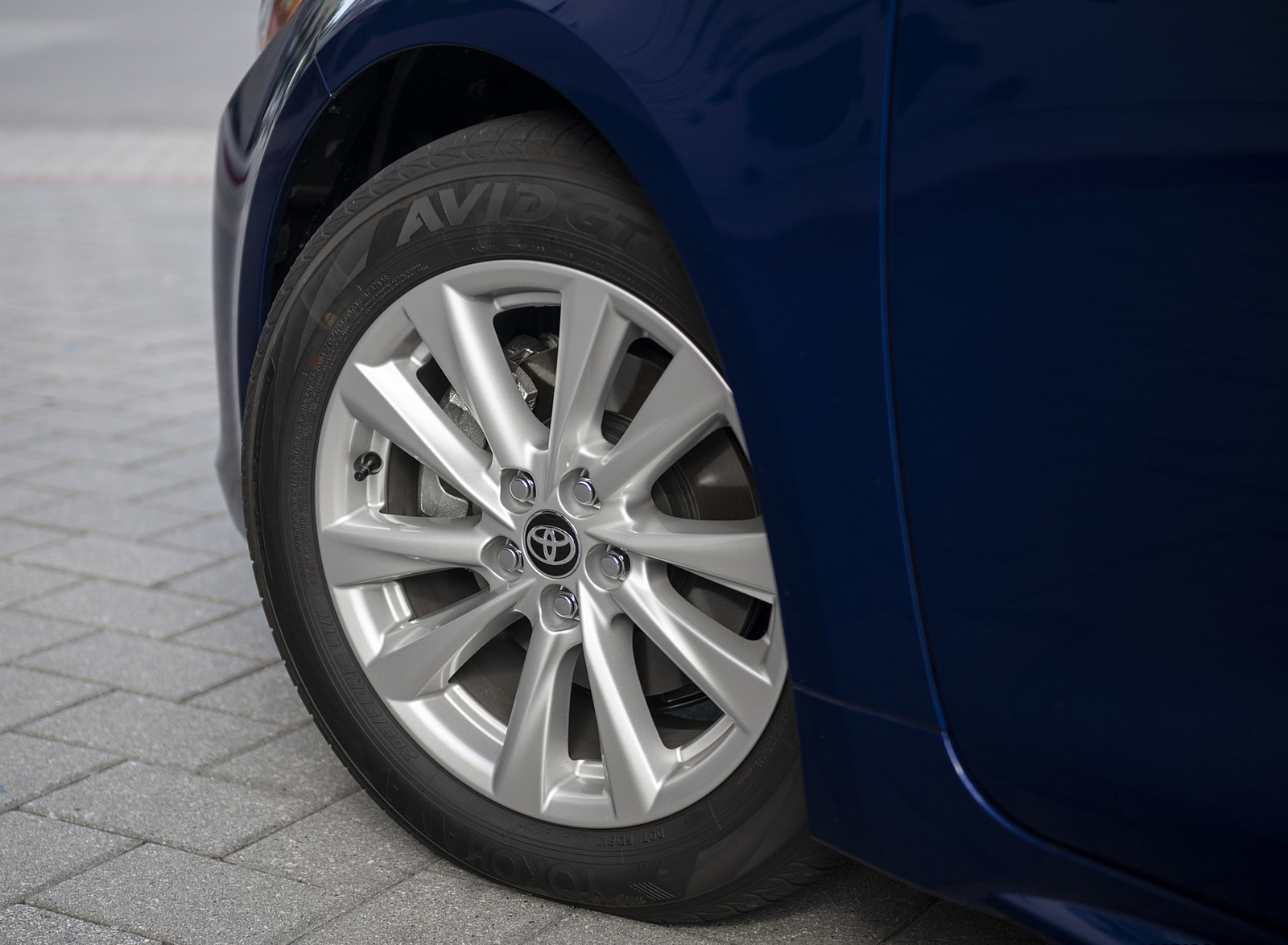 2023 Toyota Corolla Hatchback SE (Color: Blue Crush Metallic) Wheel Wallpapers #14 of 20
