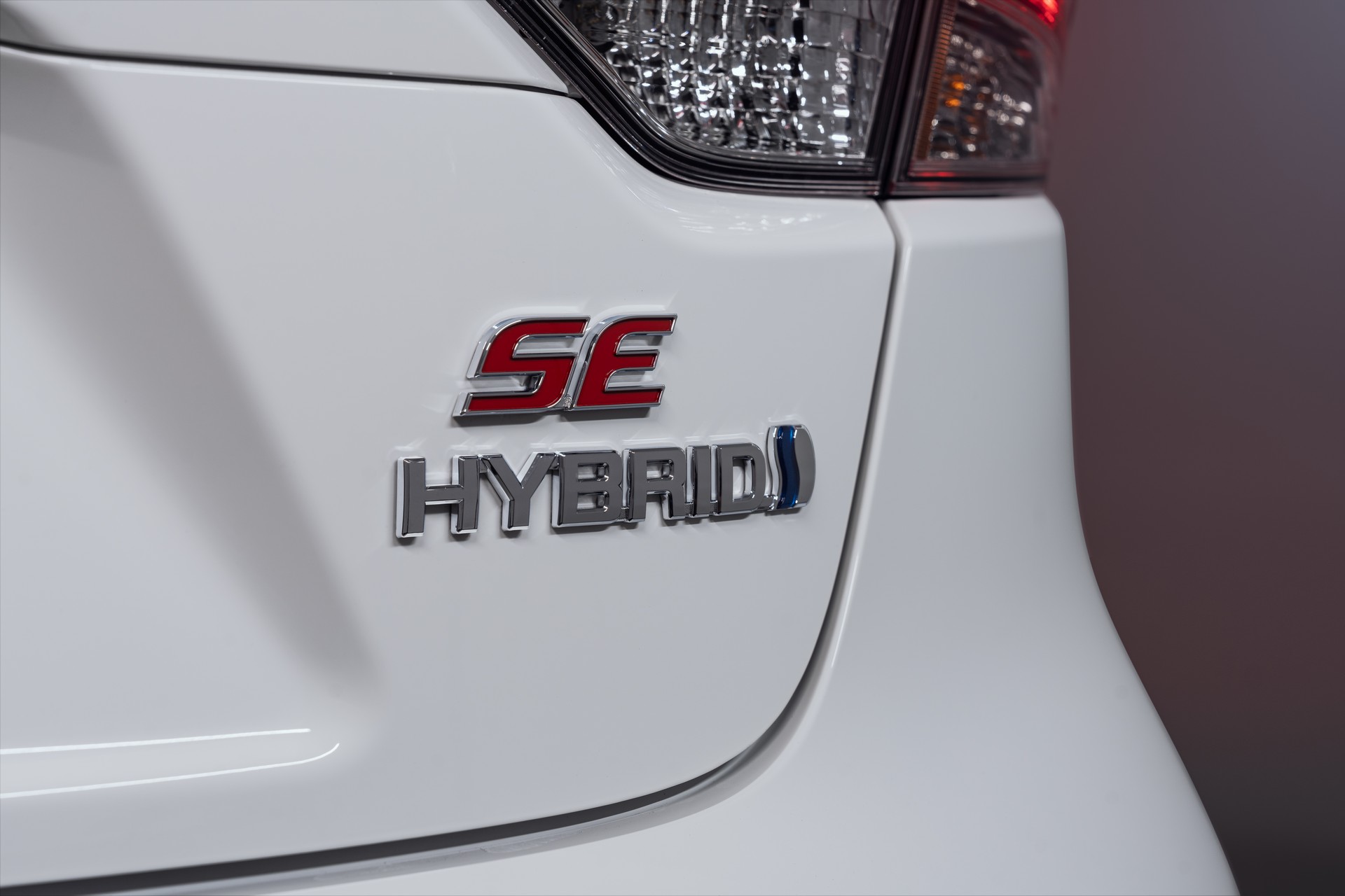 2023 Toyota Corolla Hybrid SE Infrared Special Edition Badge Wallpapers (8)
