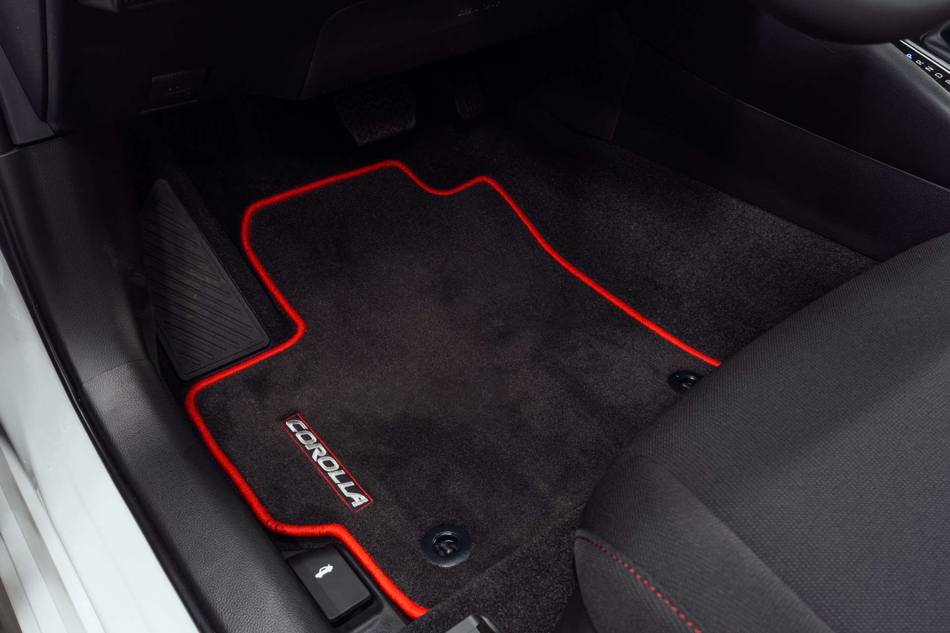 2023 Toyota Corolla Hybrid SE Infrared Special Edition Interior Floor Mat Wallpapers #10 of 17