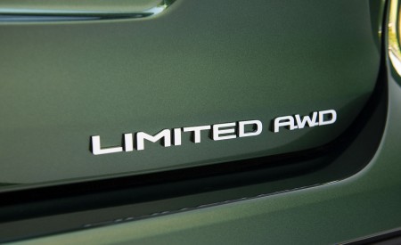2023 Toyota Highlander Limited AWD 2.4-Liter Turbo (Color: Cypress Green) Badge Wallpapers 450x275 (12)