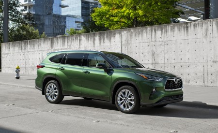 2023 Toyota Highlander Limited AWD 2.4-Liter Turbo (Color: Cypress Green) Front Three-Quarter Wallpapers 450x275 (7)