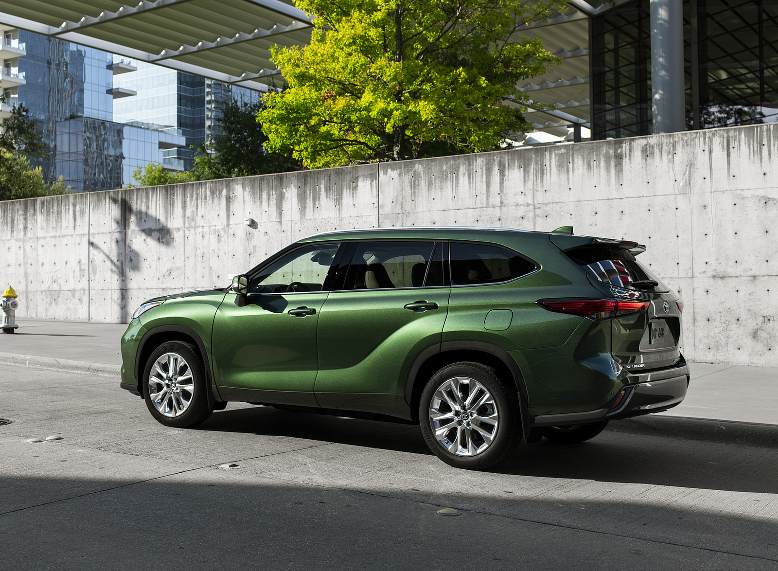 2023 Toyota Highlander Limited AWD 2.4-Liter Turbo (Color: Cypress Green) Rear Three-Quarter Wallpapers (8)